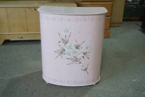 lot 44 image: Vintage metal cloths hamper