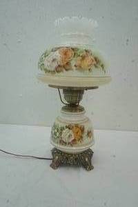 lot 61 image: Vintage Hurricane Lamp