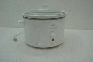 lot 66 image: Rival crock pot