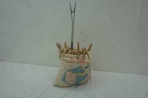 lot 77 image: vintage clothespin bag with clothespins