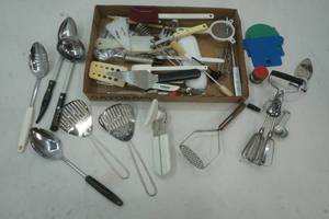 lot 88 image: kitchen utensils