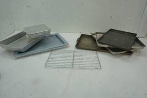 lot 91 image: Baking Sheets and Cooling Rack