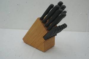 lot 94 image: Knife Block with Knives