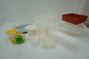 lot 96 image: Food Storage Lot With Lids