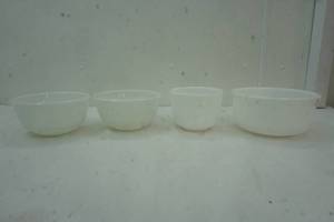lot 98 image: Anchor Hocking Bakeware