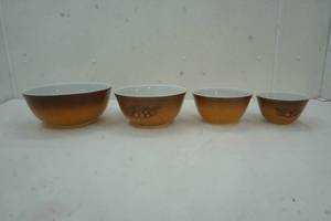 lot 104 image: Set of Pyrex Bowls 1.5pt to 4q