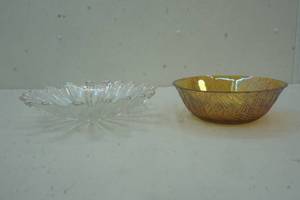 lot 107 image: Vintage Carnival and Iridescent Glass Bowls
