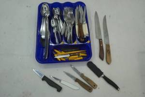 lot 110 image: Tray of Flatware