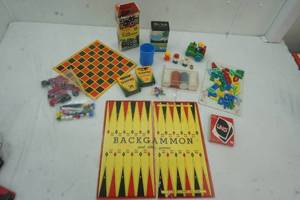 lot 132 image: Vintage Game Lot