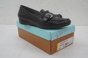 lot 139 image: NEW Life stride Black Womens size 9.5