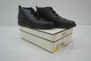 lot 144 image: NEW Life stride Black Boot Womens 10