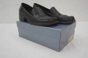 lot 149 image: Life stride Moss Black Leather womens size 9.5 slightly used