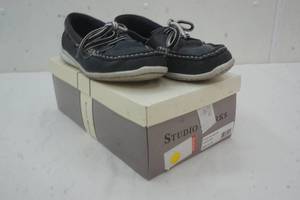 lot 152 image: Studio Works Womens size 9.5 blue slightly used