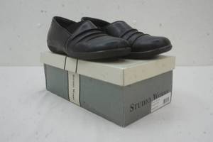 lot 153 image: Studio Works Womens size 9.5 black loafer