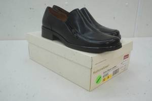 lot 157 image: NEW Naturalizer Cairo Black Leather womens size 10