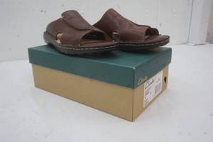 lot 160 image: NEW Born Brown Sandal womens size 10
