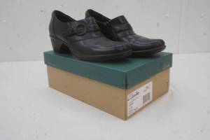 lot 162 image: NEW Clarks black dress shoe womens size 9