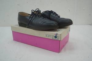 lot 166 image: NEW Soft Spots Venus womens size 9.5 navy color