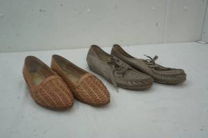 lot 170 image: Womens Softsport and Huntclub Shoes size 10