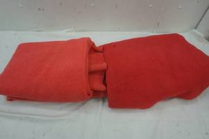 lot 179 image: 2 Red Blankets 90x90