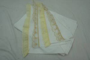 lot 186 image: 4 Percale pillow cases with scalloped laced edging