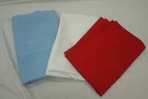 lot 187 image: 3 tablecloths red square 60x80, white round 60x80, and blue square 100x120
