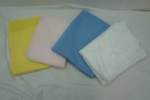 lot 188 image: 4 tablecloths yellow with lace trim 56x72, light pink square 80x52, blue round 100x60, white lace 56x80