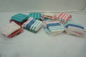 lot 195 image: Mix of New and Like New Washcloths