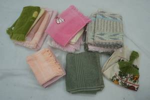 lot 196 image: Hand towels New and Like New