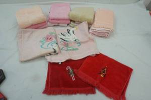 lot 199 image: New and Like New Hand towels