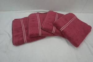 lot 201 image: 4 Like New Bath towels Mauve Color 24x48
