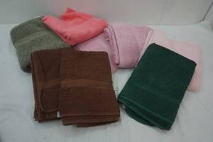 lot 202 image: Variety Bath towel Lot 8ct