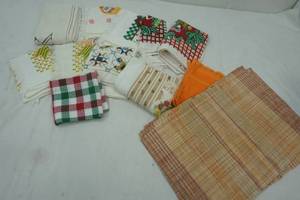 lot 209 image: Dish towel and cloth placemat lot