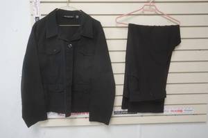 lot 229 image: Briggs New York black jacket womens size 20, Dressbarn black pants womens size 18