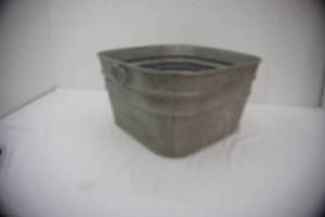 lot 232 image: Vintage galvanized washtub 1 of 2