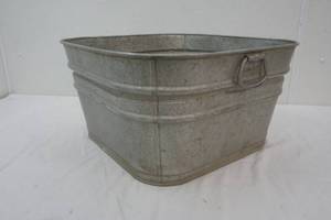 lot 233 image: Vintage galvanized washtub 2 of 2