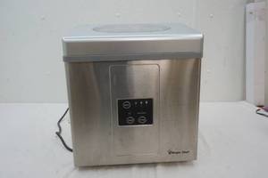 lot 237 image: Magic Chef countertop ice maker