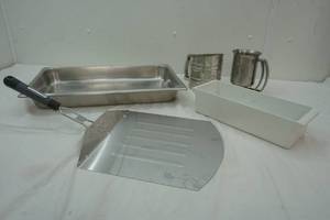 lot 244 image: Kitchenware