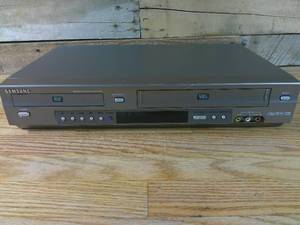 lot 15 image: Samsung DVD-V3650 Combination progressive-scan DVDCD player  HiFi VCR