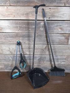 lot 29 image: Camper Companion Set Foldable Grabber and Dust pan and Boom