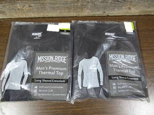 lot 173 image: Set of 2 Mission Ridge Mens Premium Thermal Top-Black-Large