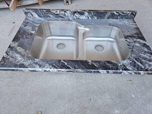 lot 123 image: Used Laminate Countertop with Stainless Steel Undermount Sink  Great Condition