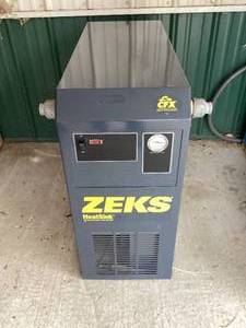 lot 102 image: Zeks HeatSink 125HSGA100 Refrigerated Air Dryer  High Performance & Reliable Dew Point Control