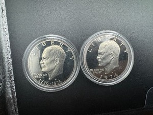 GEM PROOF EISENHOWER 1974 & BICENTENNIAL HALVES CLAD - 2 Coins