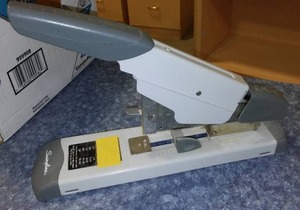 Swingline� Heavy Duty Stapler, 160 Sheets, Platinum.