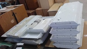 Fluorescent Light Fixtures (18)