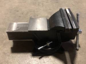 BESSEY 6 in. Heavy-Duty Bench Vise with Swivel Base  Customer Returns See Pictures