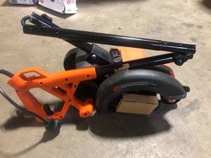 BLACKDECKER 7.5 in. 12 Amp Corded Electric 2-in-1 Lawn Edger & Trencher    Customer Returns See Pictures