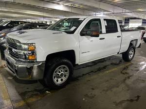 lot 7 image: 2018 Chevrolet Silverado 2500HD Crew Cab Duramax 4x4...LOW MILES