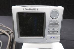 LOWRANCE FISH FINDER